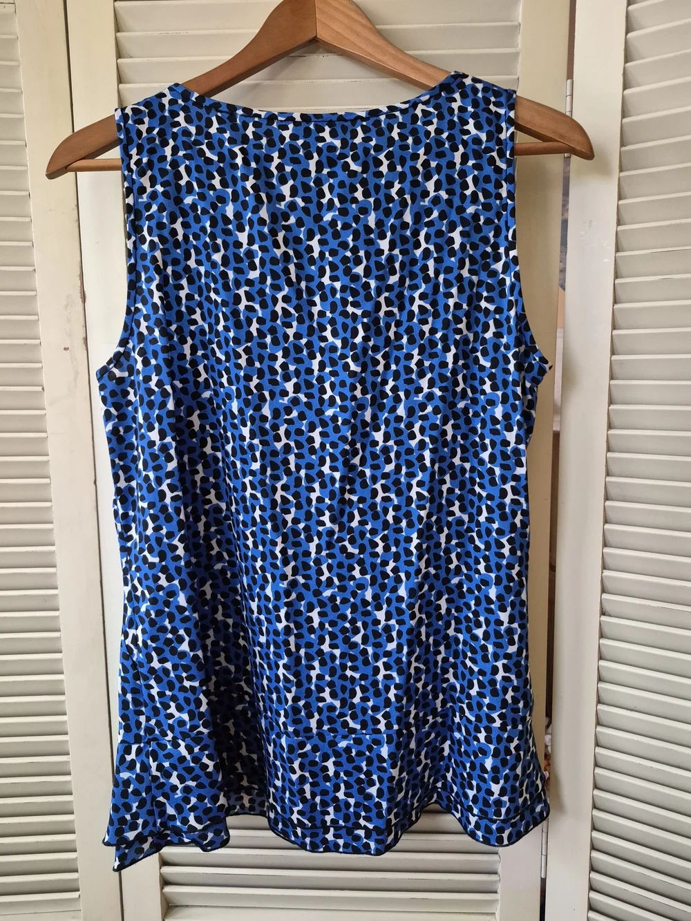 Ann Taylor Sleeveless Blouse Size Medium
